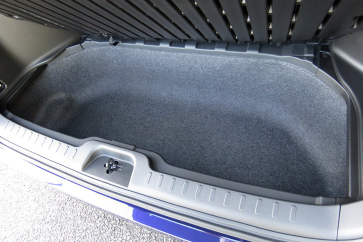 日産セレナG（ラゲッジスペース）