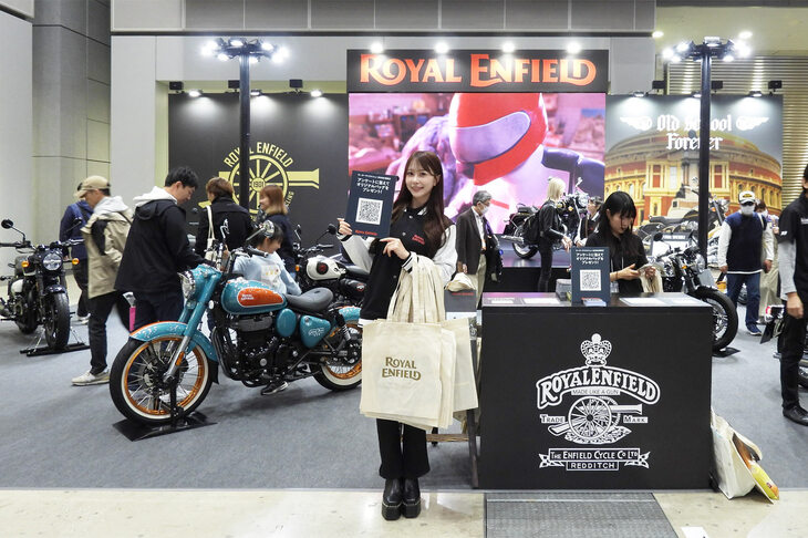 「東京モーターサイクルショー2026」より、ロイヤルエンフィールドの展示ブースの様子。