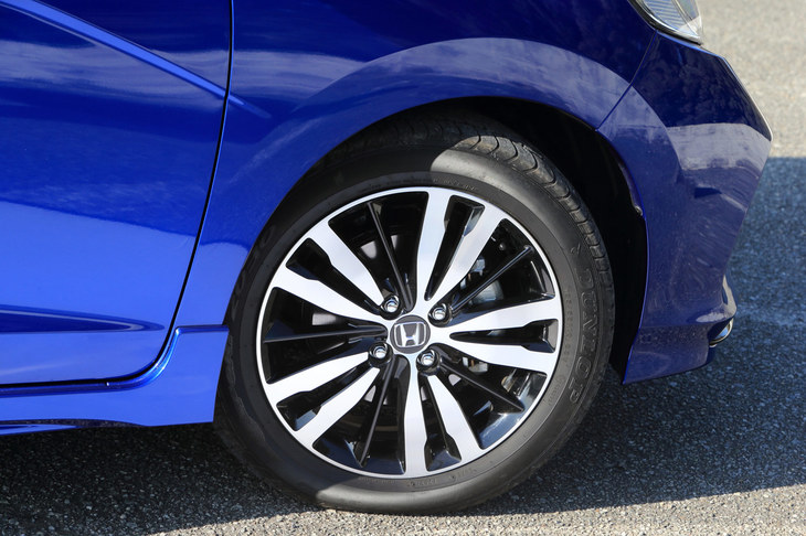 ホンダ・フィット ハイブリッド・S Honda SENSING（タイヤ＆ホイール）