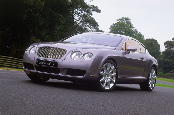 2003年に登場した「ベントレー・コンチネンタルGT」。フォルクスワーゲンはクルーの工場で「アルナージ」など旧来のベントレー車を生産しつつ、並行して新規モデルの投入を推し進めた。