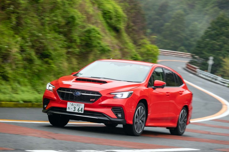 【スバル・レヴォーグSTI Sport R EXのスペック】
	ボディーサイズ：全長×全幅×全高＝4755×1795×1500mm／ホイールベース：2670mm／車重：1630kg／駆動方式：4WD／エンジン：2.4リッター水平対向4 DOHC 16バルブ ターボ／トランスミッション：CVT／最高出力：275PS（202kW）/5600rpm／最大トルク：375N・m（38.2kgf・m）/2000-4800rpm／タイヤ：（前）225/45R18 91W／（後）225/45R18 91W（ヨコハマ・ブルーアースGT）／燃費：11.0km/リッター（WLTCモード）／価格：477万4000円
	
	【取材時の燃費データ】
	テスト距離：206.0km（市街地1：高速道路7：山岳路2）／使用燃料：21.3リッター（ハイオクガソリン）／参考燃費：9.7km/リッター（満タン法）／9.5km/リッター（車載燃費計計測値）