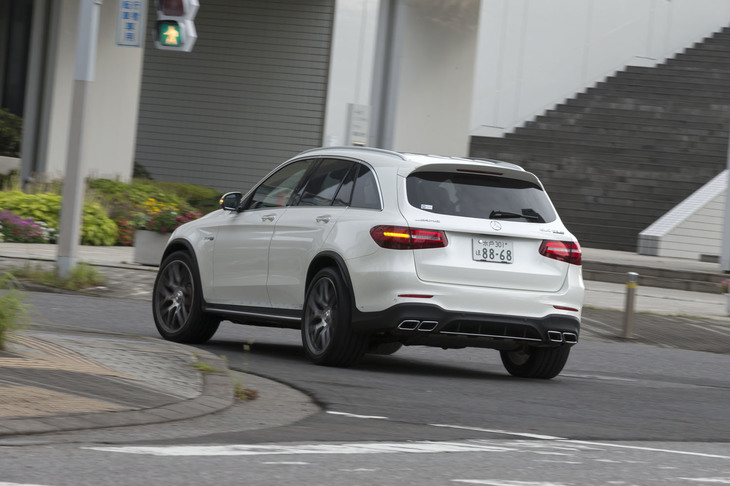 「GLC63 4MATIC＋」が機械式LSDを搭載するのに対し、「GLC63 S 4MATIC＋」では電子制御式LSDを採用している。