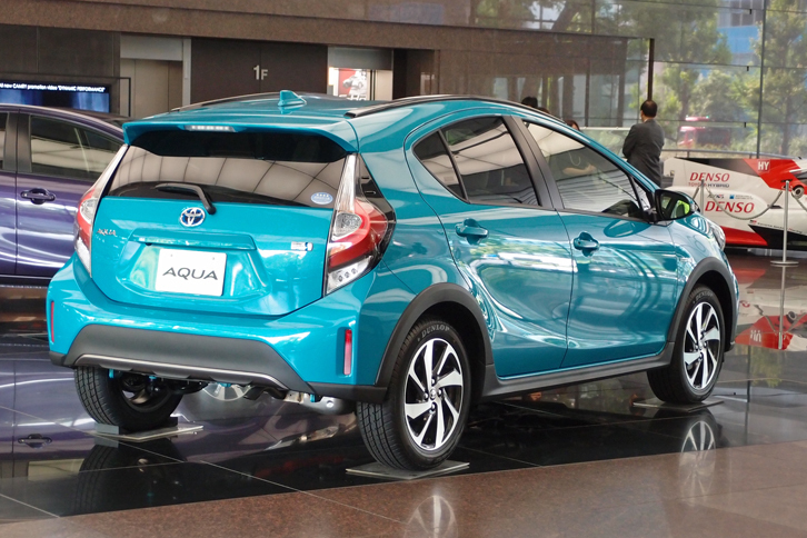 アクア クロスオーバー