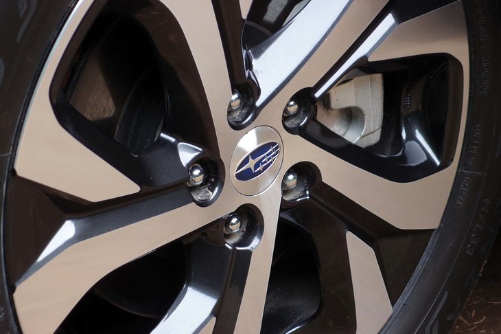 スバル・レガシィ アウトバック リミテッドEX（フロントホイール）