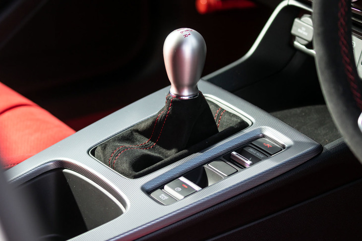 新型「シビック タイプR」はシフトフィールも徹底追求。専用のリンク機構の採用や、ゲート形状の最適化により、剛性感や節度感、スムーズ感をさらに向上させた。