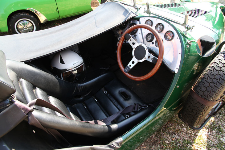 「ロマックス」のコックピット。