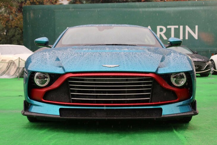 アストンマーティン・ヴァラー