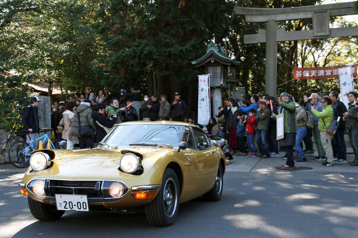 1970年「トヨタ2000GT」。後期型だが、ヤマハ発動機が所蔵する前期型のようなゴールドのボディーカラーは、オーナーの好みでペイントされたもの。