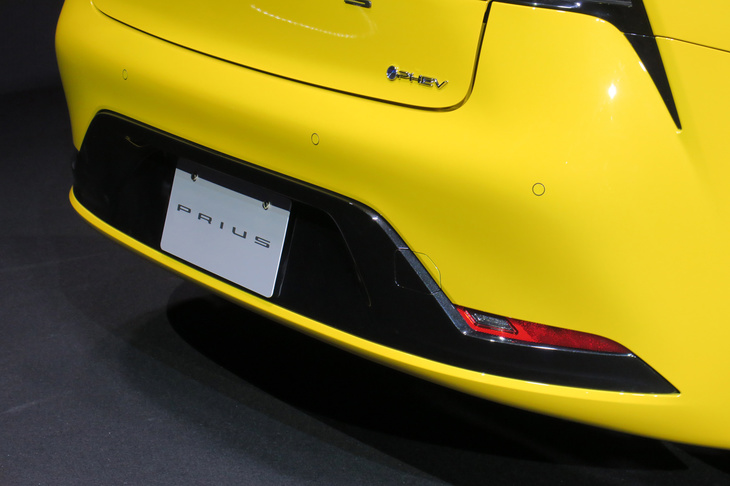 トヨタ・プリウス2.0L PHEVプロトタイプ（リアバンパー）