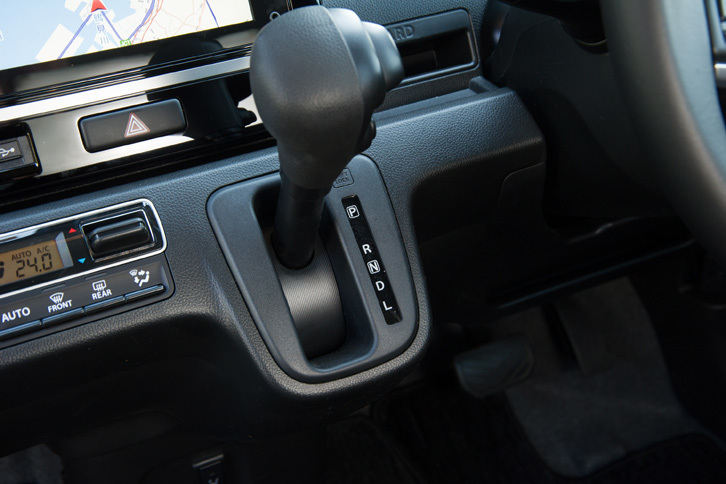 新型「ワゴンR」に設定されるトランスミッションはCVTのみ。従来モデルに設定のあった5MT仕様は用意されていない。