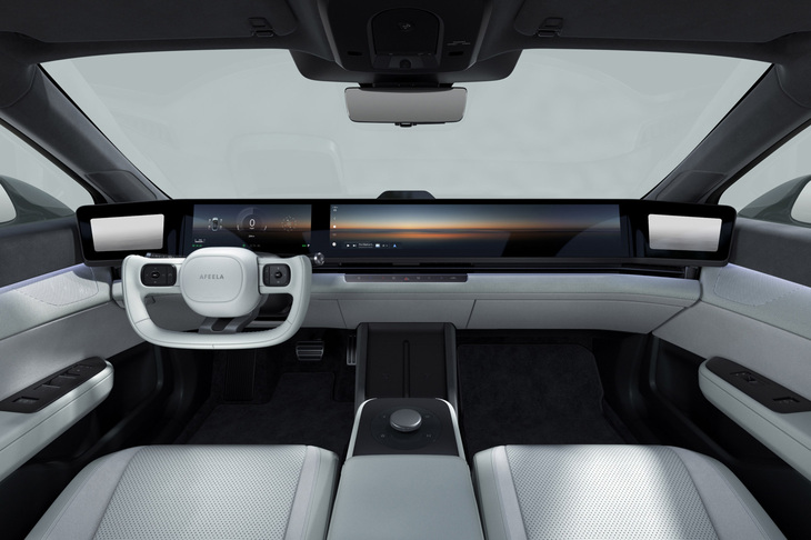 「アフィーラ1」のインストゥルメントパネルまわり。同車には対話型のパーソナルエージェント「アフィーラ パーソナルエージェント」が搭載されており、自然な対話を通じてさまざまな車載機能をコントロールできるほか、エージェントとの会話を楽しんだり、行動計画の提案を受けたりもできるという。