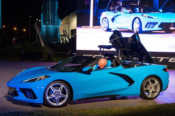 新型シボレー・コルベット スティングレイ コンバーチブル