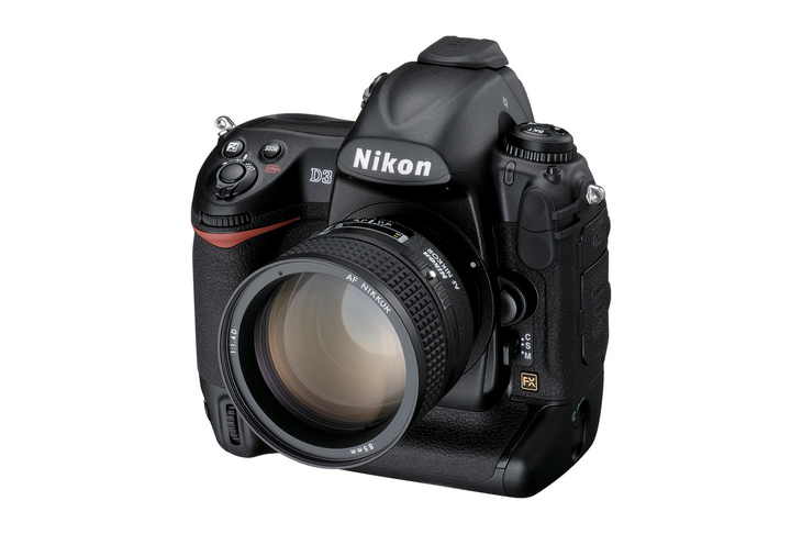 自動車以外にもさまざまな製品のデザインを手がけてきたジウジアーロ。日本ではニコンのカメラなどが有名で、特に2007年に発売された「ニコンD3」は、2009年に世界的な工業製品デザイン賞「iFプロダクトデザイン賞」を受賞している。