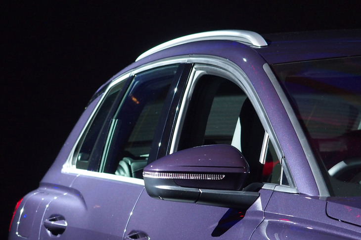 アウディQ4 e-tron（サイドビュー）