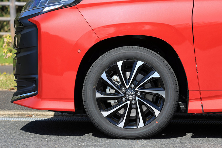 「S-Z」に装備される切削光輝加工とブラック塗装の17インチアルミホイール。17インチサイズのタイヤ＆ホイールが装備されるのは同グレードのみで、その他は16インチとなる。