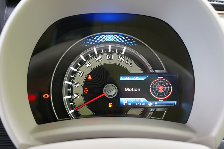 スズキ・ワゴンRスマイル ハイブリッドX（メーターパネル）