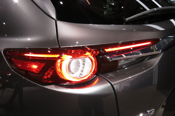 マツダCX-9（リアコンビランプ）