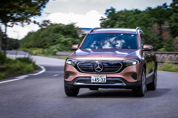 回生ブレーキのレベルは、レーダーが検知した先行車両との車間距離や走行状況に応じて回生レベルを自動調整する「D AUTO」と、回生レベルが弱い「D＋」、標準で選択される回生レベルが中程度の「D」、回生レベルが強い「D－」の4種類から選択できる。