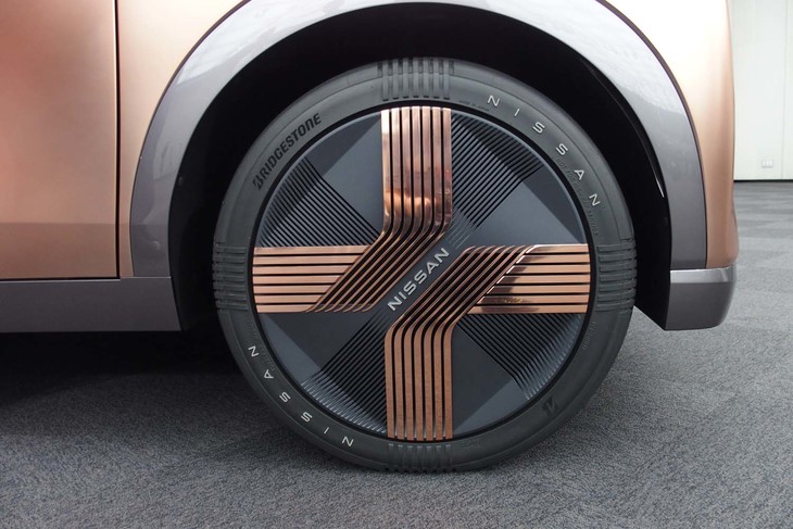 「ニッサンIMk」のフロントタイヤ。