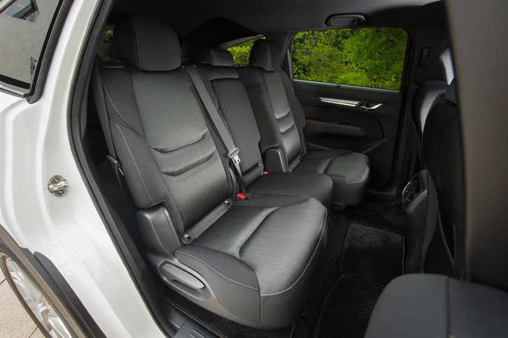 マツダCX-8 XDプロアクティブ（2列目ベンチシート）