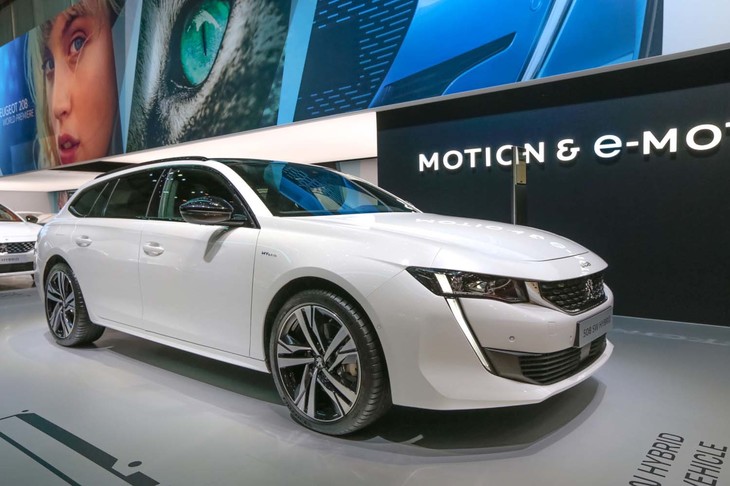 プジョー508SWハイブリッド