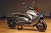 BMWから新型二輪モデル「CE 04」登場　航続距離130kmを実現した電動スクーター