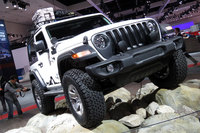 2017年のロサンゼルスオートショーでは、ブランドの原点ともいえる「ラングラー」に新型が登場。誕生から76年を経た今もなお、ジープは進化を続けている。