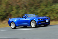 直4エンジン＋8段ATというパワープラントの組み合わせも含め、走りに関する仕様は基本的にクーペの「LT RS」と共通。「SS」に装備されるLSDや減衰力磁性流体ダンパーは用意されていない。