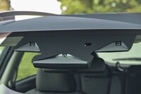 ステレオカメラを使った先進運転支援システム「アイサイト」も進化。第3のカメラとして広角単眼カメラが追加されている。