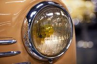 1944年製「ルノー4CV」に装着された、シビエのヘッドライト。いち早くヘッドライトの量産体制を確立したシビエだが、1978年に同じフランスの部品メーカー、ヴァレオに吸収された。