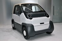 2人乗り四輪電動モビリティー「ホンダCI-MEV」。
