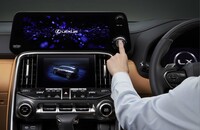 新型「LX」には、盗難を防止するための指紋認証スタートスイッチ（レクサス初）が備わる。