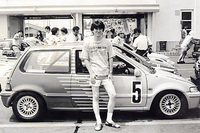 91年には「日産フェアレディZ」を売ったカネで「ホンダ・シティ」を購入、筑波ツーリングカー選手権に出場。