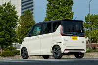 ボディーカラーには新色「カンジュクカシス」を追加設定。今回の試乗車はそれをルーフに使った「ホワイトパール×カンジュクカシス」。