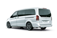 メルセデス、現行「Vクラス」に初のガソリンモデルを設定の画像