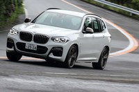 Mパフォーマンスモデルである「X3 M40d」。その足まわりは、専用チューニングが施されたサスペンションや「Mスポーツブレーキ」などでスポーティーに仕立てられている。