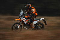 KTMが中排気量の新型アドベンチャーバイク「390アドベンチャーR」を発表の画像