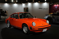美しく仕上げられた1976年製「ポルシェ911」。リアエンジンの911は、今も昔も変わらないポルシェのアイコンだ。