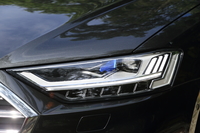 ヘッドランプユニットは138個のLEDと1基のレーザーダイオード（レーザーはオプション）によって構成される。