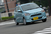 「ダイハツ・ミラ イース」は、燃費性能を高めた「ミラ」シリーズの一モデルとして、2011年9月に登場した。