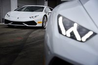 ヘッドライトはフルLED式。2つのY字型デイタイム・ランニングライトが個性的。