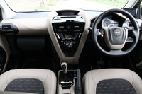 本革がふんだんに使われた「シグネット」のインテリア。