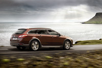 ハイブリッドワゴン「プジョー508RXH」登場の画像