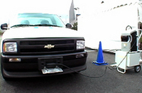 
	正面には充電用のプラグがある
	 