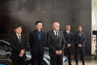写真左より、BMWジャパン プロジェクトBMW iディレクター丸山英樹氏、伊勢谷友介氏、BMWジャパン代表取締役アラン・ハリス氏、独BMWのBMW iセールス＆マーケティングディレクター マキシミリアン・ケルナー氏、同BMW iシニアエクステリアデザイナー カイ・ランガー氏。