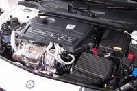 エンジンは、ベースモデルと同じ。「クラス最強」をうたう360psを発生する。
    