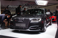 こちらは、マイナーチェンジがほどこされた最新の「S8」。