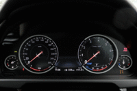 走行モードに合わせてメーターの表示が変更される。（写真をクリックするとメーターの変化が見られます）