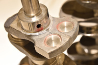 クランクシャフトのバランス調整については、重量増を避けるためにフルカウンター化はせず、カウンターウェイトにタングステンを圧入して対応。これはレーシングカーのエンジン製作にも用いられている技術である。