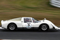 No.5 1966年ポルシェ906カレラ6は、荒聖治/加藤哲也両選手により「クラス3」優勝。